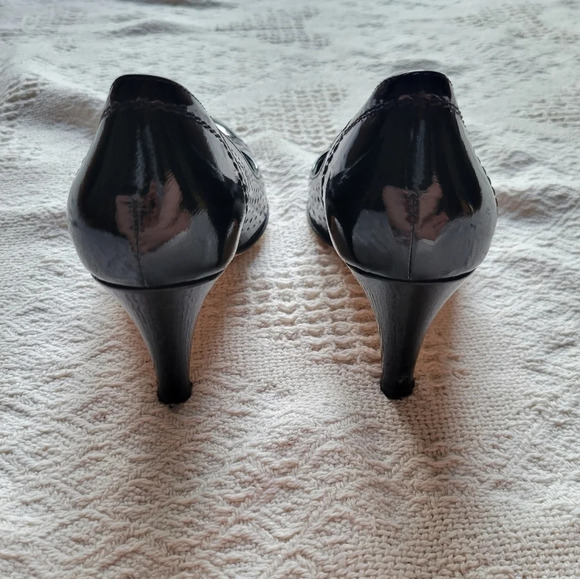 Just Capucci- Black, slip on style pointy toe heel. - Picture 5 of 11